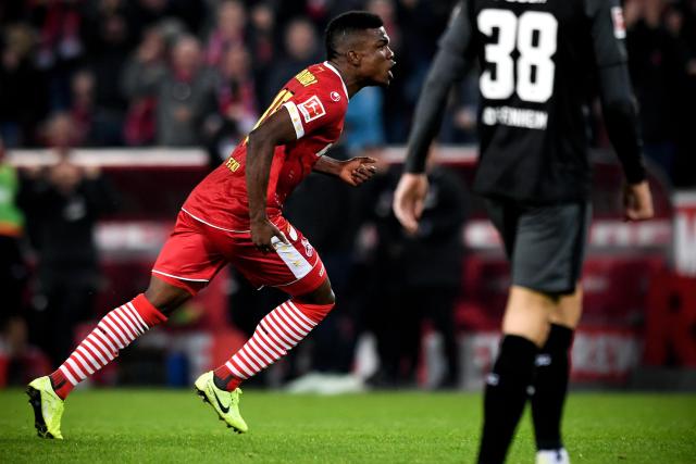 哈登关键三分快船险胜灰熊 76人力克骑士